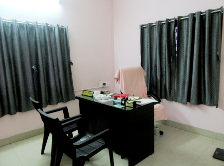 8) Li id 402 - Main Doctor Room.jpg
